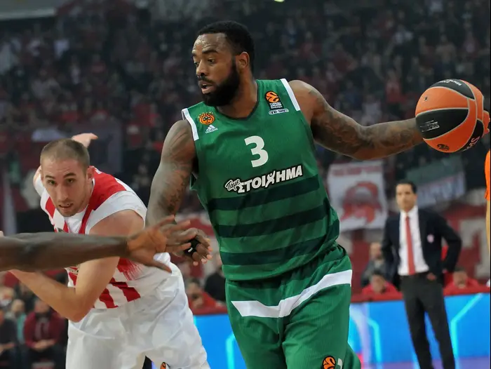 שחקן פנאתינייקוס קיי סי ריברס (GettyImages , Panagiotis Moschandreou) שחקן פנאתינייקוס קיי סי ריברס (GettyImages , Panagiotis Moschandreou)