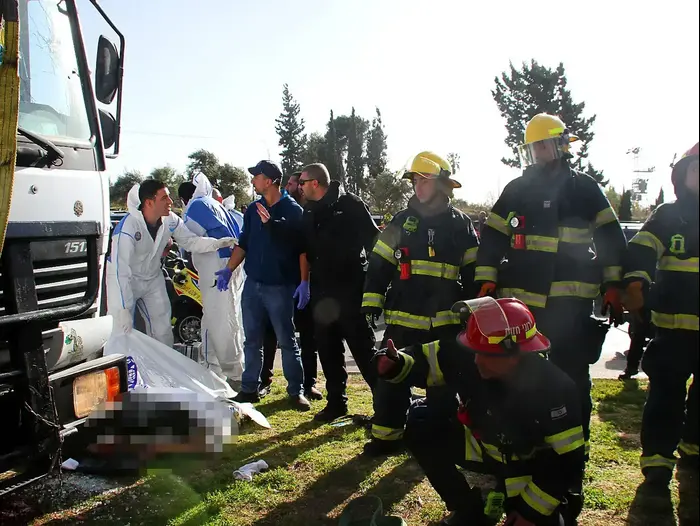 זירת פיגוע הדריסה בארמון הנציב, ירושלים. ינואר 2017 (כבאות והצלה , אריק אבולוף, כבאות והצלה ירושלים) זירת פיגוע הדריסה בארמון הנציב, ירושלים. ינואר 2017 (כבאות והצלה , אריק אבולוף, כבאות והצלה ירושלים)