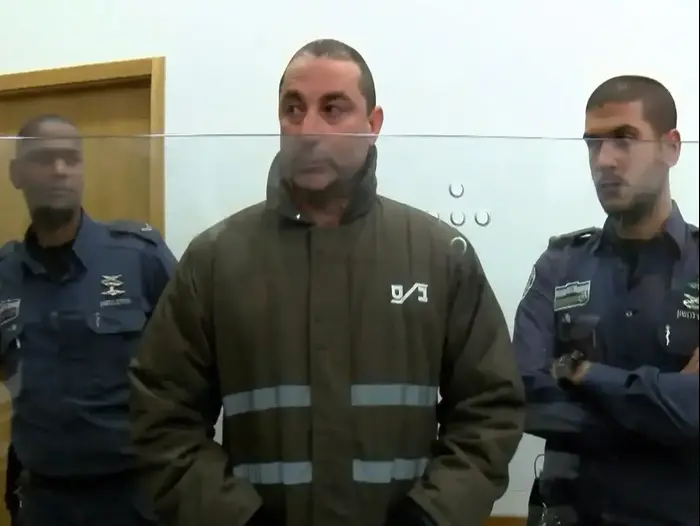 ג'קי בן זקן במדי אסיר במחוזי תל אביב (יותם רונן) ג'קי בן זקן במדי אסיר במחוזי תל אביב (יותם רונן)