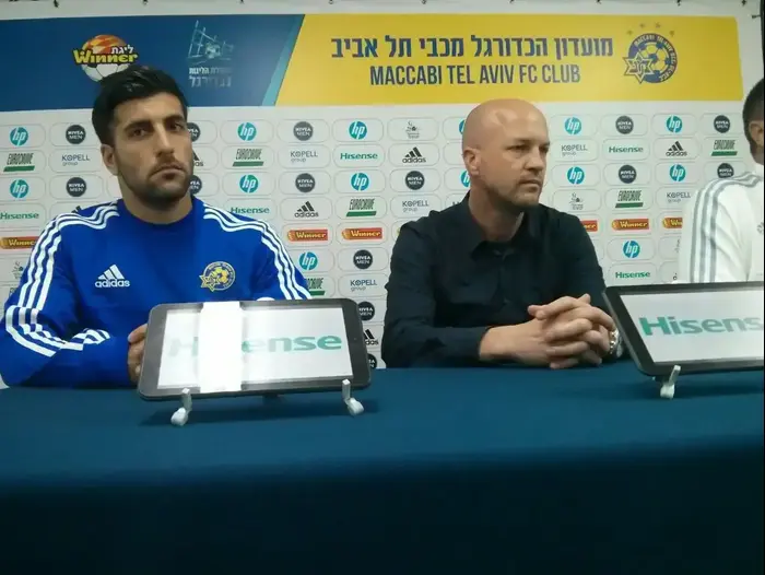 אבי ריקן עם ג'ורדי קרויף מכבי תל אביב (אבי כהן) אבי ריקן עם ג'ורדי קרויף מכבי תל אביב (אבי כהן)