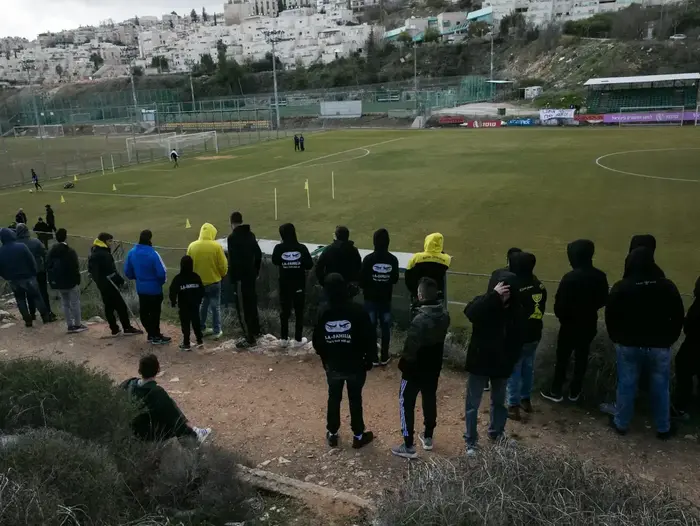 אוהדי בית"ר ירושלים (יותם רונן) אוהדי בית"ר ירושלים (יותם רונן)