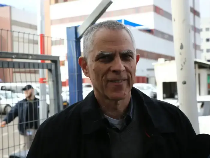 נוני מוזס מגיע לחקירה, מחוץ ללהב 433, לוד. ינואר 2017 (טליה קדוש) נוני מוזס מגיע לחקירה, מחוץ ללהב 433, לוד. ינואר 2017 (טליה קדוש)