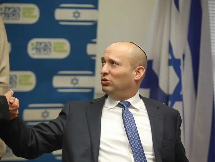 שר החינוך נפתלי בנט בישיבת סיעת הבית היהודי, 16 בינואר 2016 (נועם מושקוביץ) שר החינוך נפתלי בנט בישיבת סיעת הבית היהודי, 16 בינואר 2016 (נועם מושקוביץ)