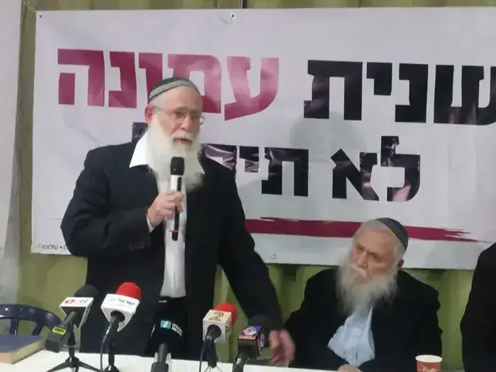 הרב חיים דרוקמן נואם לצד אביחי בוארון יו"ר מטה עמונה במסיבת עיתונאים להודעה על חידוש מאבק עמונה, 24 בינואר 2017 (מערכת וואלה! NEWS) הרב חיים דרוקמן נואם לצד אביחי בוארון יו"ר מטה עמונה במסיבת עיתונאים להודעה על חידוש מאבק עמונה, 24 בינואר 2017 (מערכת וואלה! NEWS)
