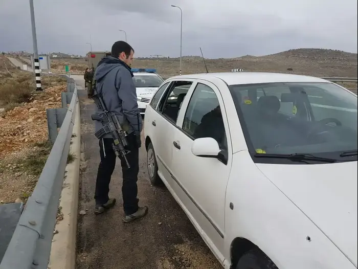יריות שנורו לעבר כלי רכב באזור כיכר ניל"י שבבנימין, אין נפגעים. ינואר 2017 (תצפית TPS) יריות שנורו לעבר כלי רכב באזור כיכר ניל"י שבבנימין, אין נפגעים. ינואר 2017 (תצפית TPS)