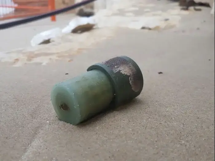 מוקשים נפלטו לחופי הרצליה בשל הסערה, 28 בינואר 2017 (ניב אהרונסון) מוקשים נפלטו לחופי הרצליה בשל הסערה, 28 בינואר 2017 (ניב אהרונסון)