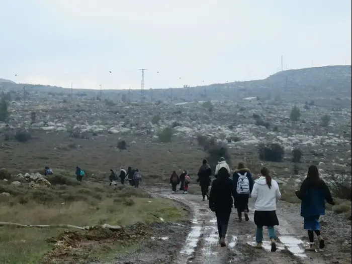 נערים ונערות הולכים לעמונה, 31 בינואר 2017 (תצפית TPS) נערים ונערות הולכים לעמונה, 31 בינואר 2017 (תצפית TPS)