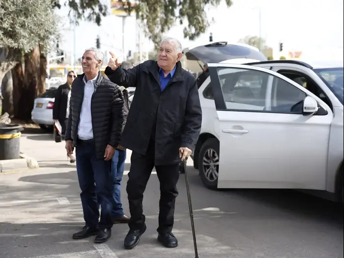ראש עיריית רמת גן לשעבר צבי בר נכנס לכלא מעשיהו , 1 בפברואר 2017 (מגד גוזני) ראש עיריית רמת גן לשעבר צבי בר נכנס לכלא מעשיהו , 1 בפברואר 2017 (מגד גוזני)