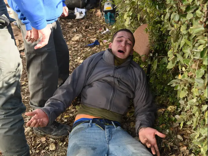 עימותים עם שוטרים במהלך פינוי המאחז עמונה. פברואר 2017 (ראובן קסטרו)