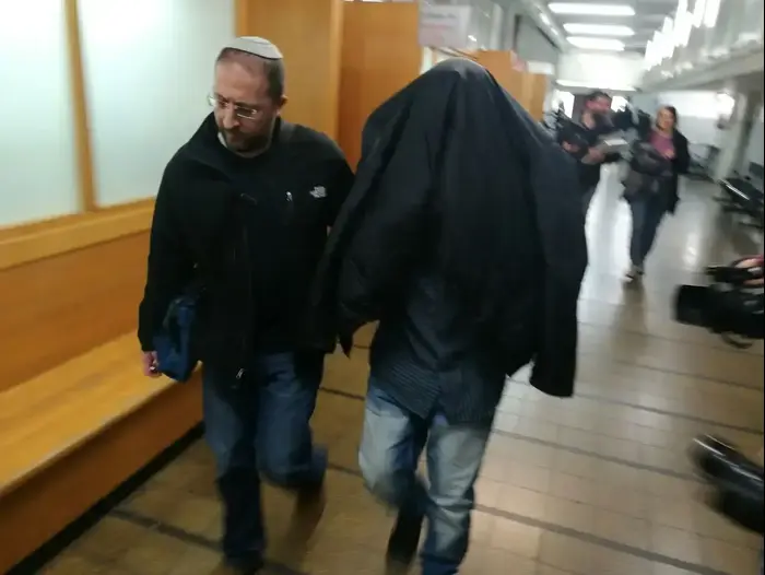 שוטר החשוד באונס חיילת במהלך פעילות מבצעית. בית משפט השלום תל אביב, 9 בפברואר 2017 (מערכת וואלה! NEWS) שוטר החשוד באונס חיילת במהלך פעילות מבצעית. בית משפט השלום תל אביב, 9 בפברואר 2017 (מערכת וואלה! NEWS)