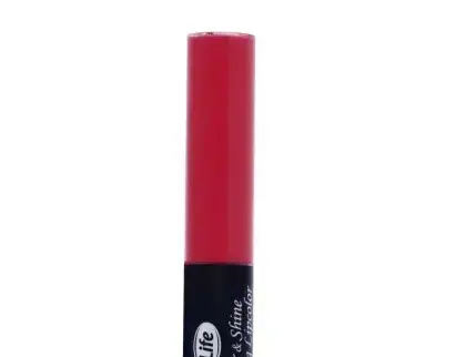 שפתון Color & Shine Lasting Lip color מבית LIFE (יח"צ)