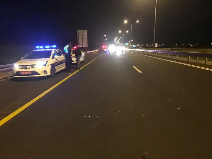 הולך רגל נהרג מפגיעת כלי רכב בכביש 6, בסמוך ללהבים שבדרום, 17 בפברואר 2017 (מערכת וואלה! NEWS , דוברות המשטרה) הולך רגל נהרג מפגיעת כלי רכב בכביש 6, בסמוך ללהבים שבדרום, 17 בפברואר 2017 (מערכת וואלה! NEWS , דוברות המשטרה)