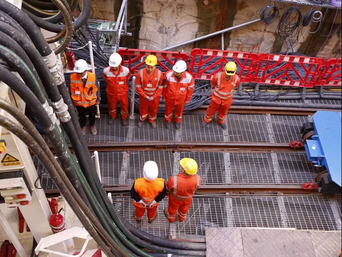 תחילת עבודות החפירה על קו הרכבת הקלה בתל אביב, 19 בפברואר 2017 (מגד גוזני) תחילת עבודות החפירה על קו הרכבת הקלה בתל אביב, 19 בפברואר 2017 (מגד גוזני)