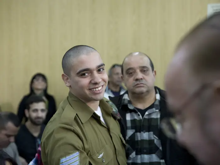 אלאור אזריה במתן גזר הדין, בית הדין הצבאי בקריה תל אביב 21 בפברואר 2017 (פול צלמים , מוטי מילרוד) אלאור אזריה במתן גזר הדין, בית הדין הצבאי בקריה תל אביב 21 בפברואר 2017 (פול צלמים , מוטי מילרוד)