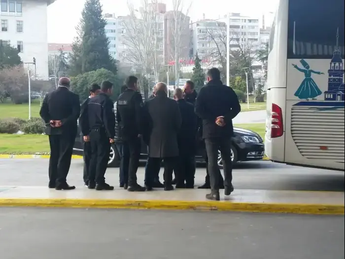 כוחות אבטחה טורקיים מחוץ לבית המלון של הפועל באר שבע (מערכת וואלה! NEWS , שלמה וייס) כוחות אבטחה טורקיים מחוץ לבית המלון של הפועל באר שבע (מערכת וואלה! NEWS , שלמה וייס)