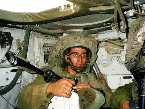 צבי אריאלי בזמן שירותו בגולני (באדיבות המצולמים) צבי אריאלי בזמן שירותו בגולני (באדיבות המצולמים)