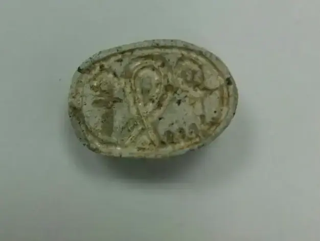 פריטים ארכיאולוגים עתיקים שניסו להבריח לישראל. 6 במרץ 2017 (מערכת וואלה! NEWS , רשות המעברים במשרד הביטחון) פריטים ארכיאולוגים עתיקים שניסו להבריח לישראל. 6 במרץ 2017 (מערכת וואלה! NEWS , רשות המעברים במשרד הביטחון)