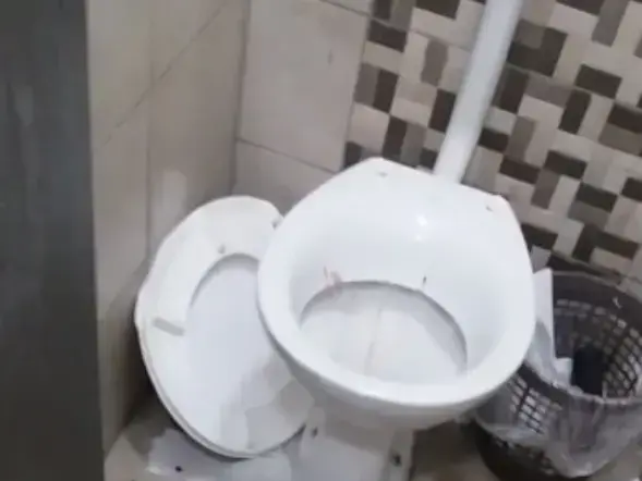 עמדת השוטרים שער האריות בירושלים הבוקר לאחר פיגוע הדקירה בו נפצעו באורח בינוני שני שוטרים, 13 במרץ 2017 (צילום מסך) עמדת השוטרים שער האריות בירושלים הבוקר לאחר פיגוע הדקירה בו נפצעו באורח בינוני שני שוטרים, 13 במרץ 2017 (צילום מסך)