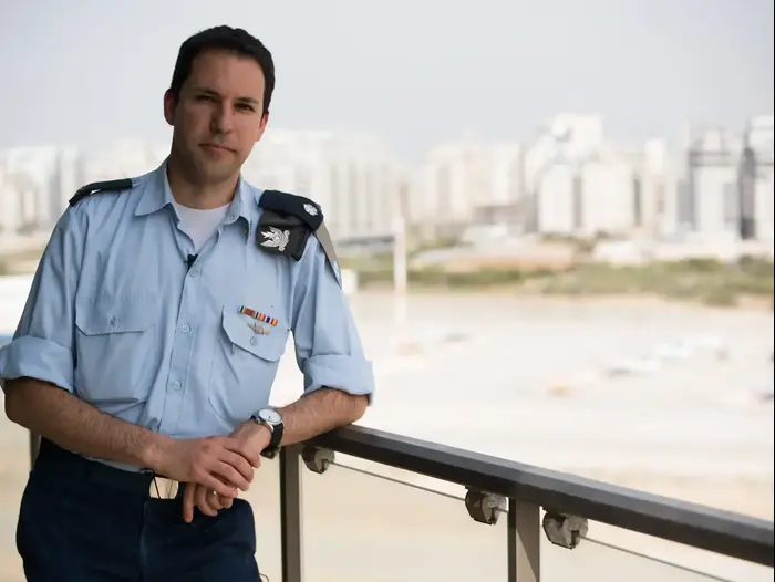 אמיר נוריאל, מפקד היחידה המטאורולוגית של חיל האוויר, שדה דב. מרץ 2017 (ניב אהרונסון) אמיר נוריאל, מפקד היחידה המטאורולוגית של חיל האוויר, שדה דב. מרץ 2017 (ניב אהרונסון)