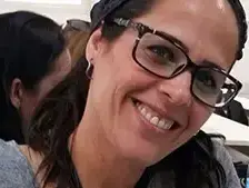 רויטל קנינו שנדקרה בלוד על ידי פורץ מכוניות, מרץ 2017 (צילום מסך , פייסבוק) רויטל קנינו שנדקרה בלוד על ידי פורץ מכוניות, מרץ 2017 (צילום מסך , פייסבוק)