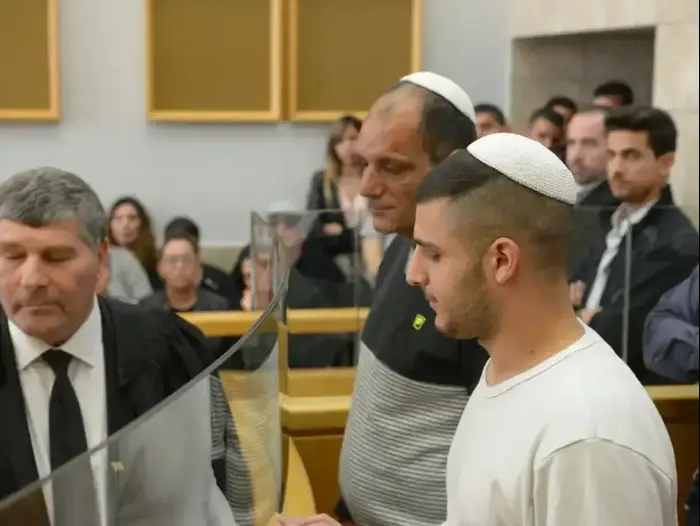מוטי קריספל ואליהו קריספל אב ובן שהורשעו בהריגה וסיוע ולהריגה, בית משפט השלום נצרת, 29 במרץ 2017 (מערכת וואלה! NEWS) מוטי קריספל ואליהו קריספל אב ובן שהורשעו בהריגה וסיוע ולהריגה, בית משפט השלום נצרת, 29 במרץ 2017 (מערכת וואלה! NEWS)