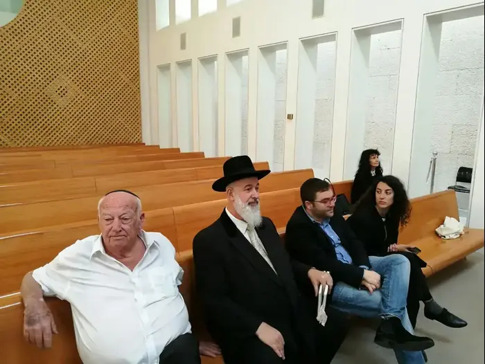 דיון בבית המשפט העליון בערעור פלילי שהגיש הרב יונה מצגר, 6 באפריל 2017 (מערכת וואלה! NEWS , אמרי סדן באמצעות סמרטפון של וואווי) דיון בבית המשפט העליון בערעור פלילי שהגיש הרב יונה מצגר, 6 באפריל 2017 (מערכת וואלה! NEWS , אמרי סדן באמצעות סמרטפון של וואווי)