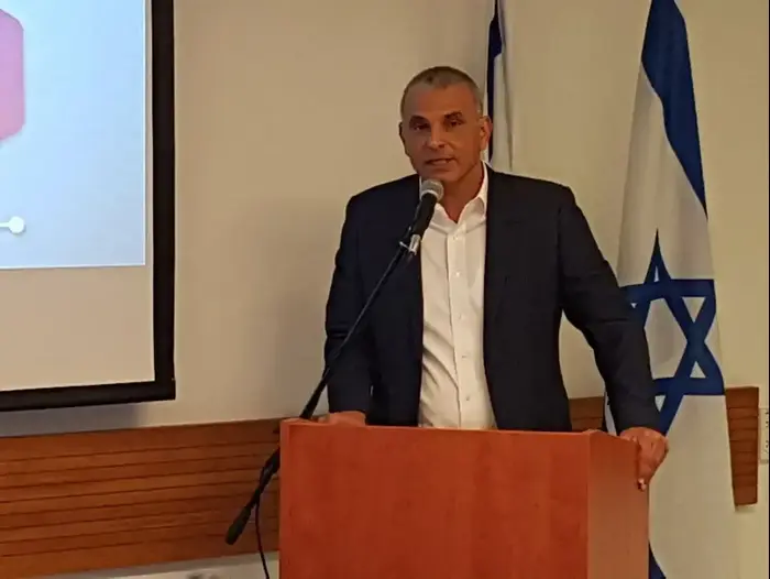 שר האוצר משה כחלון במסיבת עיתונאים בקרית הממשלה בתל אביב, 18 באפריל 2017 (אבי כהן) שר האוצר משה כחלון במסיבת עיתונאים בקרית הממשלה בתל אביב, 18 באפריל 2017 (אבי כהן)