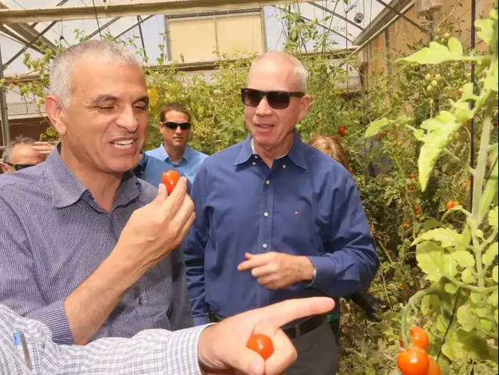 יואב גלנט ומשה כחלון בערבה (יח"צ) יואב גלנט ומשה כחלון בערבה (יח"צ)