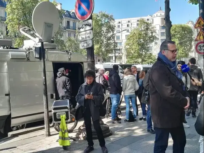 שדרות שאנז אליזה בפריז בבוקר לאחר הפיגוע, 21 באפריל 2017 (מערכת וואלה! NEWS , אירה אימרגליק)