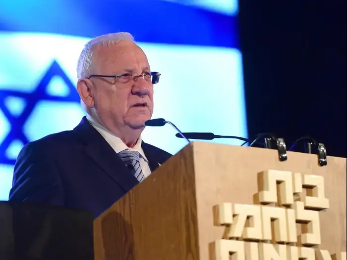 נשיא המדינה ורעייתו השתתפו הערב בטקס הנועל את אירועי יום הזיכרון לשואה ולגבורה בבית לוחמי הגטאות 24 באפריל 2017 (לשכת העיתונות הממשלתית , מארק ניימן) נשיא המדינה ורעייתו השתתפו הערב בטקס הנועל את אירועי יום הזיכרון לשואה ולגבורה בבית לוחמי הגטאות 24 באפריל 2017 (לשכת העיתונות הממשלתית , מארק ניימן)