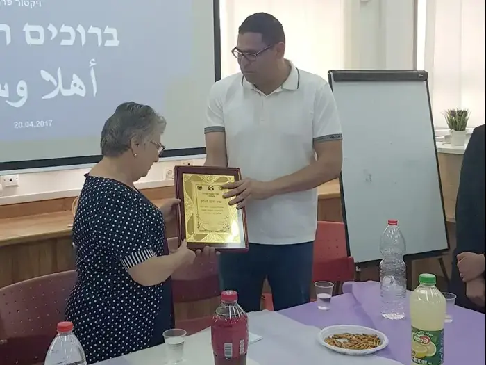 ארוע זכרון בסלון ברהט (מערכת וואלה! NEWS , סלים אלקרינאוי) ארוע זכרון בסלון ברהט (מערכת וואלה! NEWS , סלים אלקרינאוי)