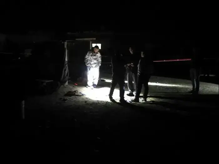 ילדים שנפגעו מחפץ שהתפוצץ במאהל בדואי סמוך לכביש 25 באזור שגב שלום. (שי מכלוף) ילדים שנפגעו מחפץ שהתפוצץ במאהל בדואי סמוך לכביש 25 באזור שגב שלום. (שי מכלוף)