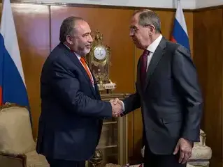 שר הביטחון ליברמן בביקורו במוסקבה: "לא נאפשר ריכוזי כוחות איראניים ושל חיזבאללה בגבול רמת הגולן; מנגנון התיאום עם צבא רוסיה אפקטיבי" 26 באפריל 2017 (מערכת וואלה! NEWS , אריאל חרמוני/משרד הביטחון) שר הביטחון ליברמן בביקורו במוסקבה: "לא נאפשר ריכוזי כוחות איראניים ושל חיזבאללה בגבול רמת הגולן; מנגנון התיאום עם צבא רוסיה אפקטיבי" 26 באפריל 2017 (מערכת וואלה! NEWS , אריאל חרמוני/משרד הביטחון)
