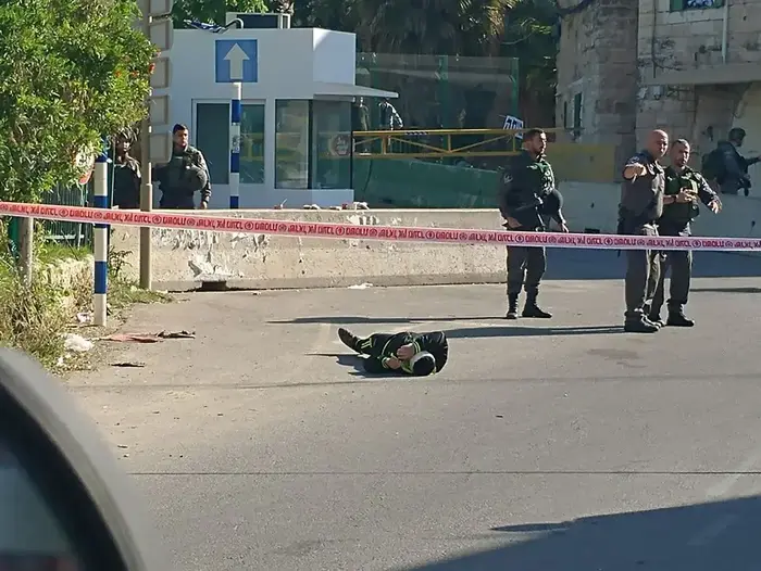 ניסיון פיגוע ליד מערת המכפלה, חברון, 4 במאי 2017 (מערכת וואלה! NEWS , הצלה יו"ש) ניסיון פיגוע ליד מערת המכפלה, חברון, 4 במאי 2017 (מערכת וואלה! NEWS , הצלה יו"ש)