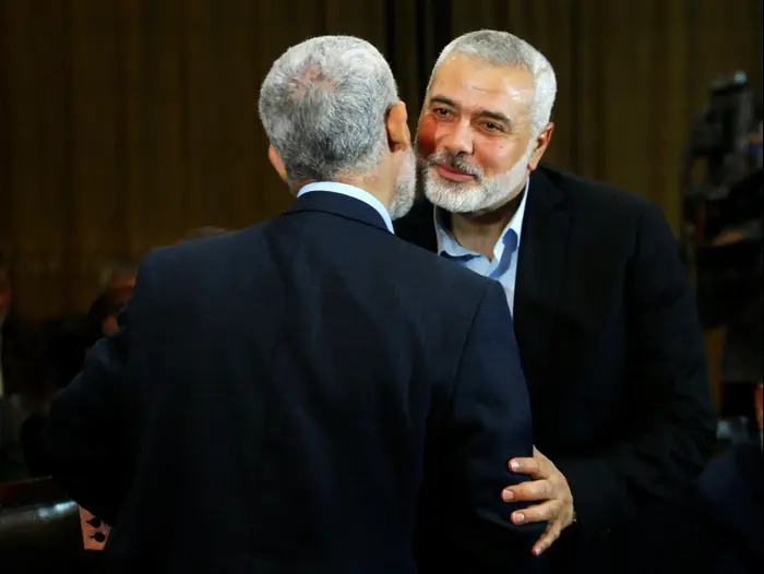 מנהיג חמאס אסמעיל הניה ויחיא סנוואר בעזה, 1 במאי 2017 (רויטרס) מנהיג חמאס אסמעיל הניה ויחיא סנוואר בעזה, 1 במאי 2017 (רויטרס)