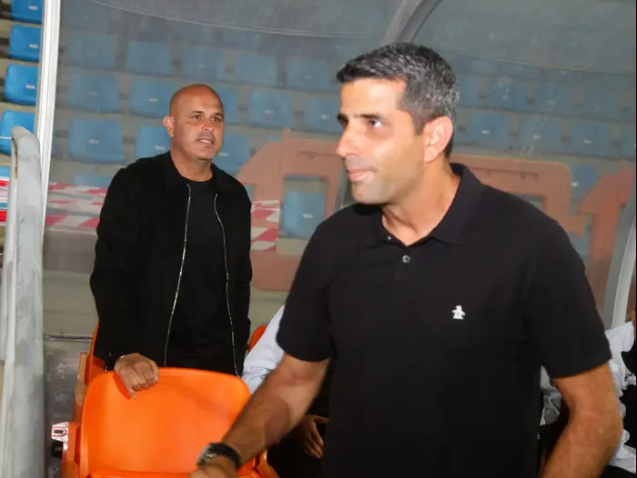 מאמן בני סכנין יוסי אבוקסיס, מאמן בית"ר ירושלים שרון מימר (שלומי גבאי) מאמן בני סכנין יוסי אבוקסיס, מאמן בית"ר ירושלים שרון מימר (שלומי גבאי)