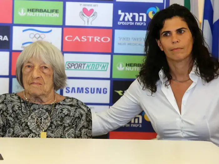 אגנס קלטי ספורטאית עבר עם יעל ארד (קובי אליהו) אגנס קלטי ספורטאית עבר עם יעל ארד (קובי אליהו)