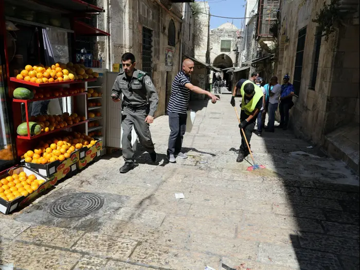 זירת פיגוע דקירה בעיר העתיקה בירושלים, 13 במאי 2017 (רויטרס) זירת פיגוע דקירה בעיר העתיקה בירושלים, 13 במאי 2017 (רויטרס)