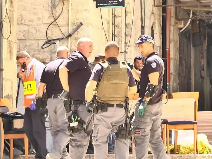 זירת הפיגוע בשער האריות, ירושלים, 13 במאי 2017 (חטיבת דובר המשטרה) זירת הפיגוע בשער האריות, ירושלים, 13 במאי 2017 (חטיבת דובר המשטרה)