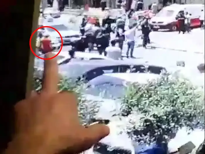 תקרית הירי בחווארה: תיעוד חדש מהזירה מעלה שאלה האם המתנחל הוא זה שביצע את הירי הקטלני? (מערכת וואלה! NEWS) תקרית הירי בחווארה: תיעוד חדש מהזירה מעלה שאלה האם המתנחל הוא זה שביצע את הירי הקטלני? (מערכת וואלה! NEWS)