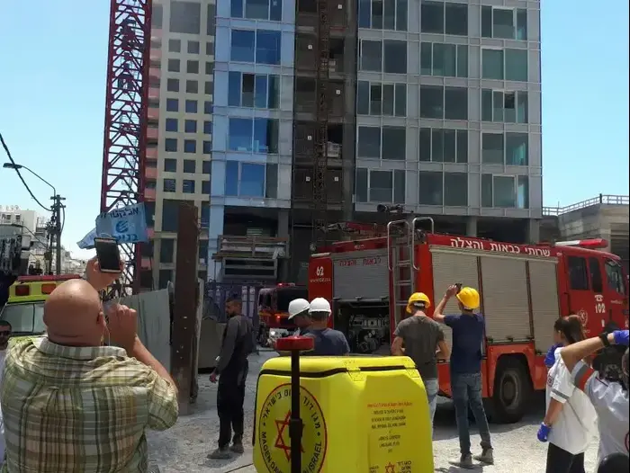 שריפה באתר בנייה ברחוב הירקון בתל אביב, 21 במאי 2017 (מערכת וואלה! NEWS) שריפה באתר בנייה ברחוב הירקון בתל אביב, 21 במאי 2017 (מערכת וואלה! NEWS)