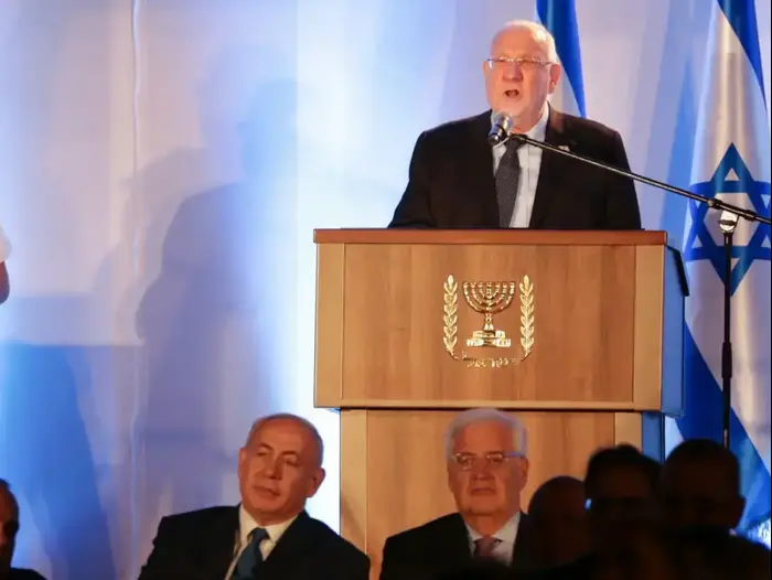 נשיא המדינה ראובן רובי ריבלין בטקס לציון 50 שנה לשחרורה ואיחודה של ירושלים (תצפית TPS , הלל מאיר) נשיא המדינה ראובן רובי ריבלין בטקס לציון 50 שנה לשחרורה ואיחודה של ירושלים (תצפית TPS , הלל מאיר)