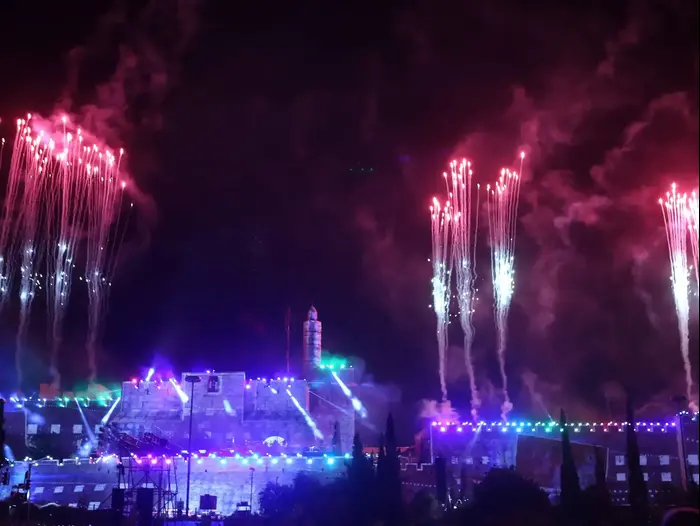 50 טקס לציון שנים לשחרורה ואיחודה של העיר ירושלים (מערכת וואלה! NEWS , אלכס קולומויסקי) 50 טקס לציון שנים לשחרורה ואיחודה של העיר ירושלים (מערכת וואלה! NEWS , אלכס קולומויסקי)