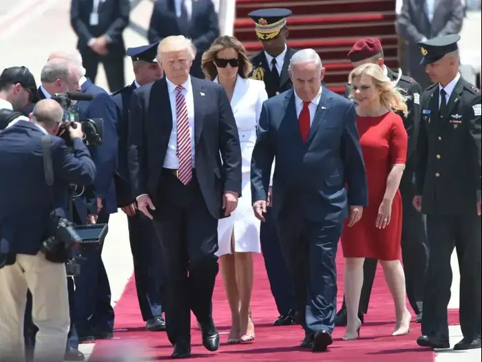 נחיתת נשיא ארה"ב דונלד טראמפ בישראל, שדה התעופה בן גוריון, תל אביב 22 במאי 2017 (ראובן קסטרו) נחיתת נשיא ארה"ב דונלד טראמפ בישראל, שדה התעופה בן גוריון, תל אביב 22 במאי 2017 (ראובן קסטרו)