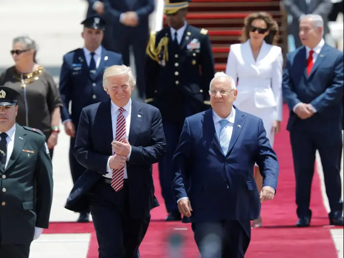 נחיתת נשיא ארה"ב דונלד טראמפ בישראל, שדה התעופה בן גוריון, תל אביב 22 במאי 2017 (רויטרס) נחיתת נשיא ארה"ב דונלד טראמפ בישראל, שדה התעופה בן גוריון, תל אביב 22 במאי 2017 (רויטרס)