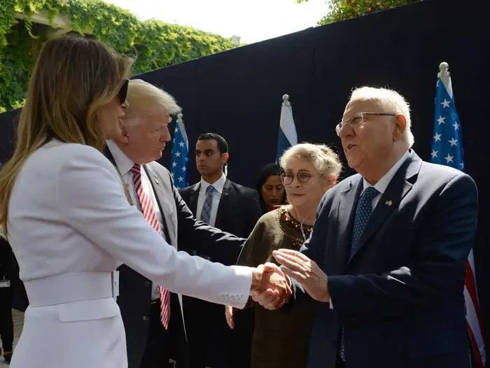 נשיא המדינה ורעייתו מארחים את הנשיא דונלד טראמפ ורעייתו בבית הנשיא בירושלים 22 במאי 2017 (לשכת העיתונות הממשלתית , מארק ניימן) נשיא המדינה ורעייתו מארחים את הנשיא דונלד טראמפ ורעייתו בבית הנשיא בירושלים 22 במאי 2017 (לשכת העיתונות הממשלתית , מארק ניימן)