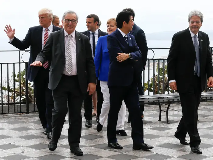 מנהיגי מדינות G7 בוועידת פסגה בטאורמינה, סיציליה, איטליה, 26 במאי 2017 (רויטרס) מנהיגי מדינות G7 בוועידת פסגה בטאורמינה, סיציליה, איטליה, 26 במאי 2017 (רויטרס)