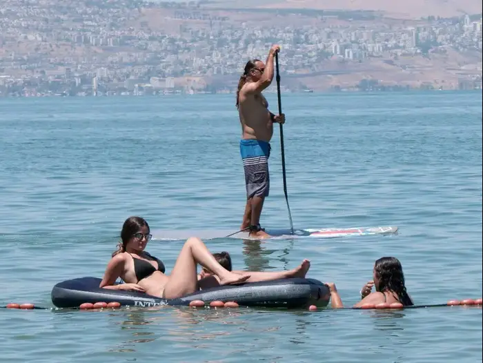 נושא: 20,000 נופשים פוקדים בשעה זו את 15 חופי הכנרת, 31 במאי 2017 (מערכת וואלה! NEWS , רשות הכנרת) נושא: 20,000 נופשים פוקדים בשעה זו את 15 חופי הכנרת, 31 במאי 2017 (מערכת וואלה! NEWS , רשות הכנרת)