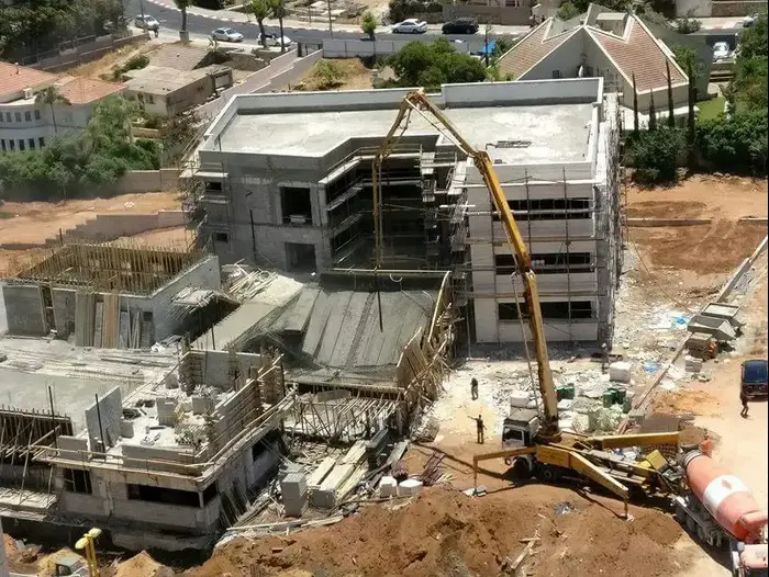 קריסת תקרה באתר בנייה ברחוב דרך הים בגני תקווה 1 ביוני 2017 (מערכת וואלה! NEWS) קריסת תקרה באתר בנייה ברחוב דרך הים בגני תקווה 1 ביוני 2017 (מערכת וואלה! NEWS)