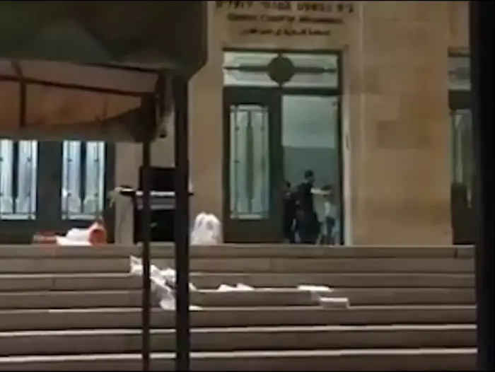 תיעוד המסיבה נערכה בבית המשפט המחוזי בירושלים, 1 במאי 2017 (צילום מסך) תיעוד המסיבה נערכה בבית המשפט המחוזי בירושלים, 1 במאי 2017 (צילום מסך)